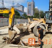 女人被艹的很爽的视频高温下的坚守｜道路建设者用汗水铺就畅通路